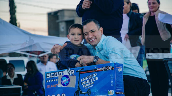 Asiste alcalde Marco Bonilla a verbena popular en la colonia PRI de Parral