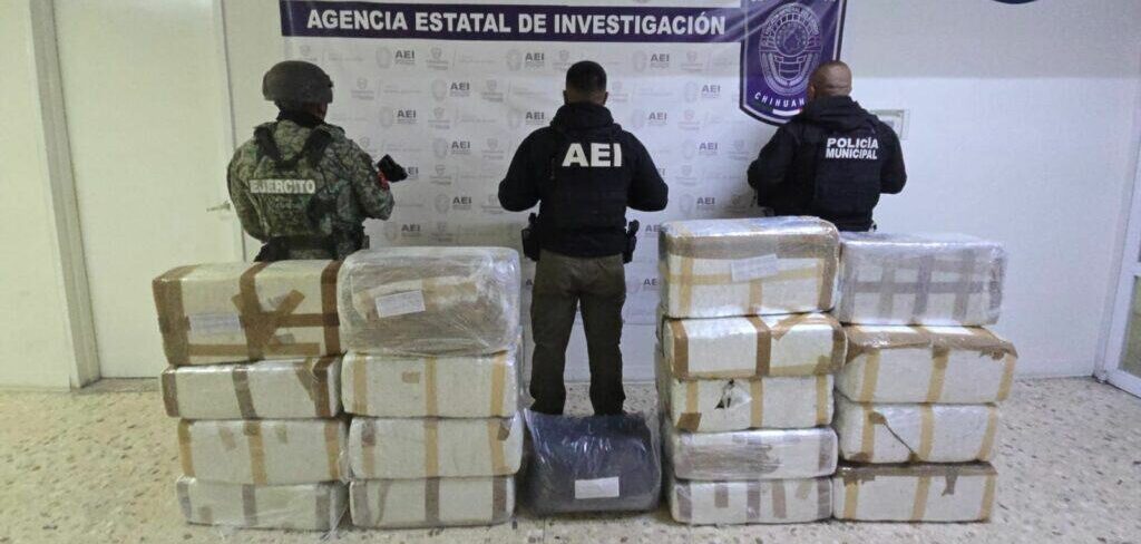 Aseguran en brecha del Ejido Sacramento 170 kilos de marihuana, metanfetamina y vehículo robado
