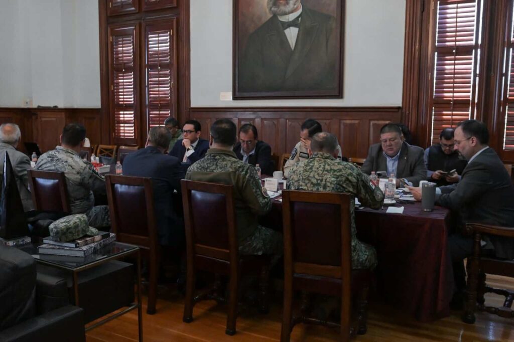 Revisan autoridades en Mesa de Seguridad tema de flujo migratorio