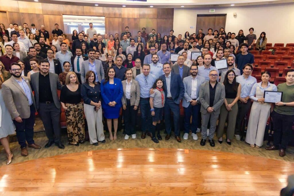 Participa alcalde Bonilla en programa ClimaAccelerator México y entrega constancias a starups finalistas