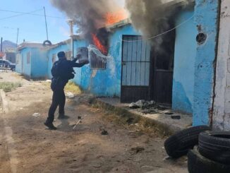 Sofocan Policías Municipales incendio en la colonia Independencia II