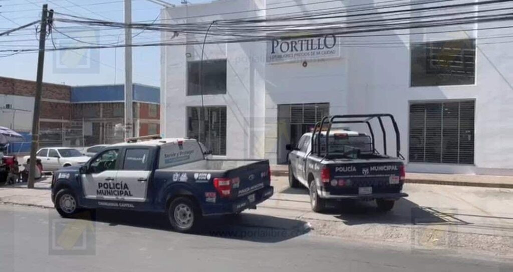 Roban 15 mil pesos tras abrir boquete en mueblería de Fuentes Mares y Nueva España