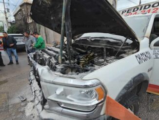Incendio en camión repartidor de gas moviliza a bomberos y policía en la colonia Nombre de Dios