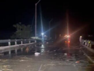 Desbordamiento de arroyo en Flores Magón obliga a evacuaciones y cierre de caminos