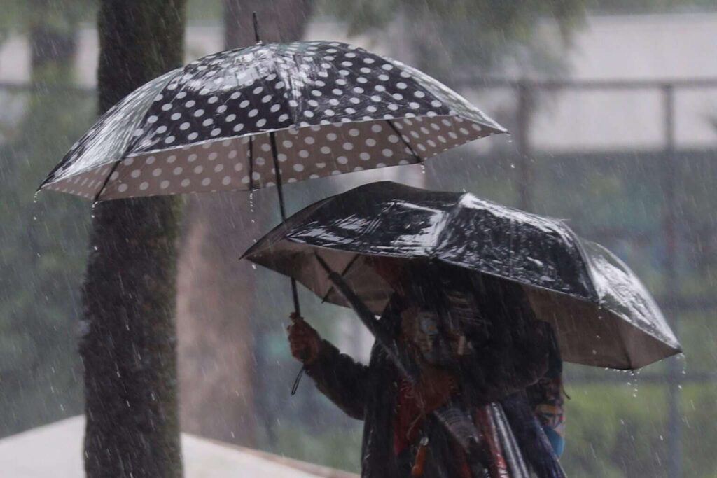 Fuertes lluvias en la CDMX; activan Alerta Roja en tres alcaldías