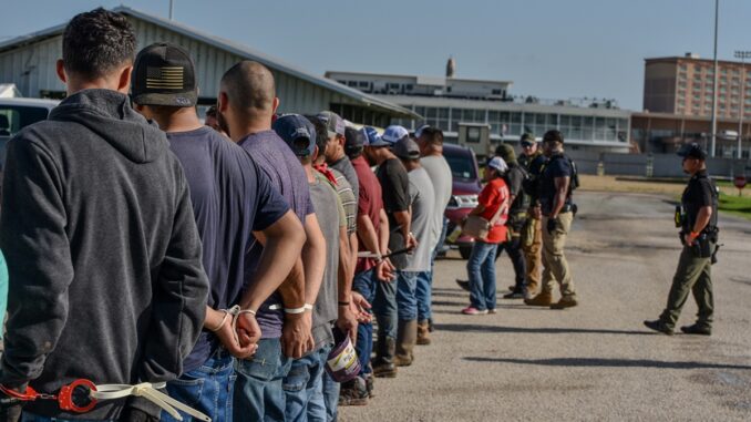 Suman mil 154 mexicanos detenidos en 111 operativos del ICE en EE.UU.: SRE