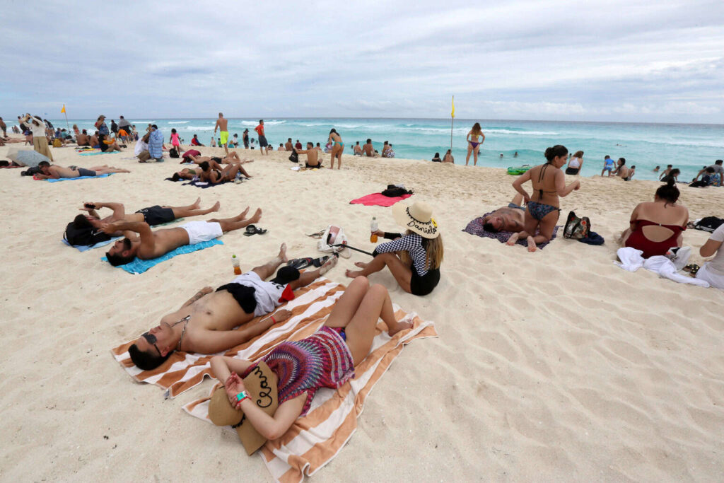 Turismo internacional creció 13.5% en abril