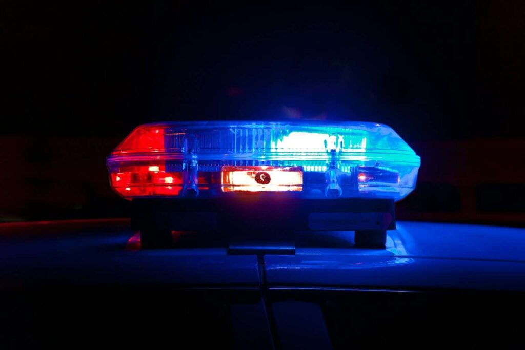 Sujetos intentan sacar a hombre bajo custodia policial del Hospital Balbuena, en CDMX