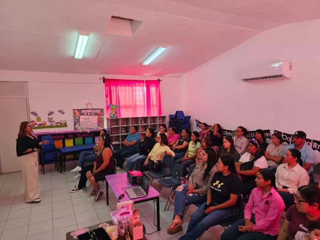 Capacita SSPM a padres y maestros sobre convivencia y protección infantil