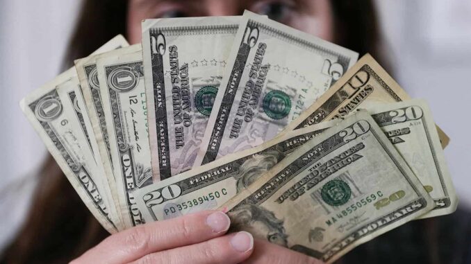 Remesas a México caen un 4.6 % en mayo, revela Banxico