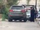 Abandonan vehículo tras disparos en colonia Santa Rosa