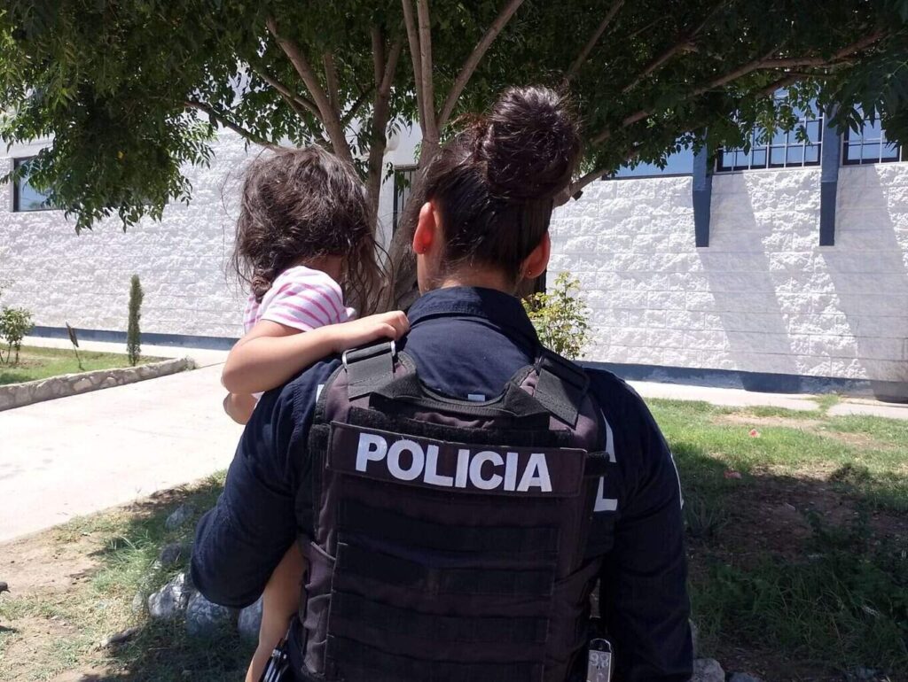 Solicitan ayuda para localizar a familia de niña de dos años extraviada