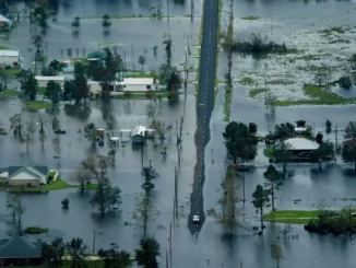 Inundaciones en Texas dejan al menos 27 muertos y decenas de desaparecidos