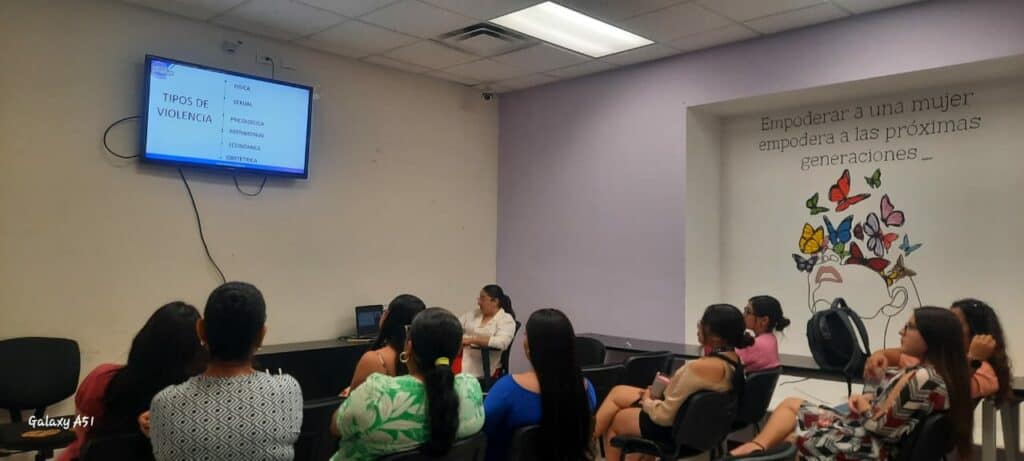 Recibe personal del Centro de Justicia para las Mujeres ¨Marisela Escobedo¨ capacitación sobre violencia laboral